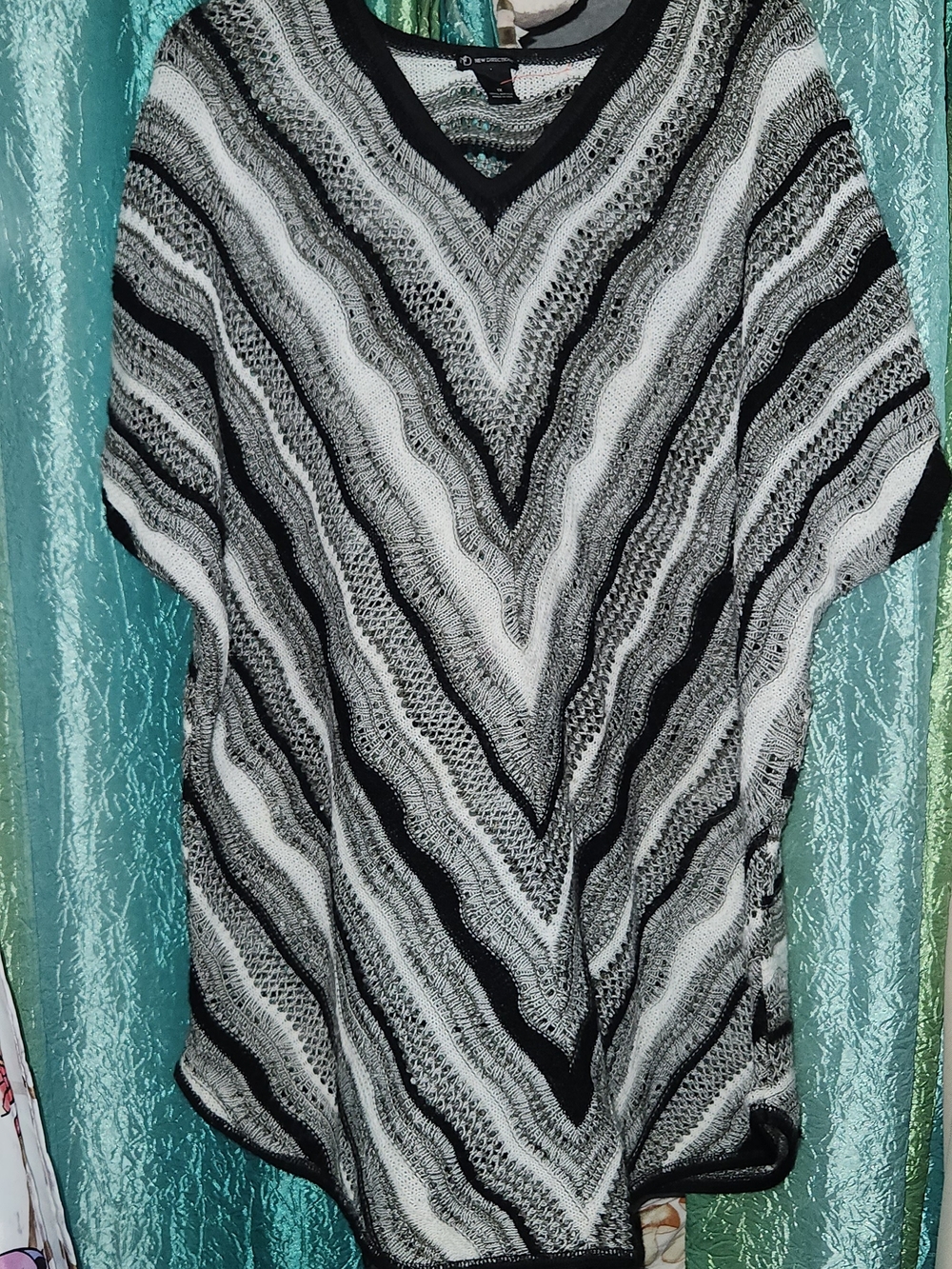 new directions Black & White V-Neck Knit Sweater